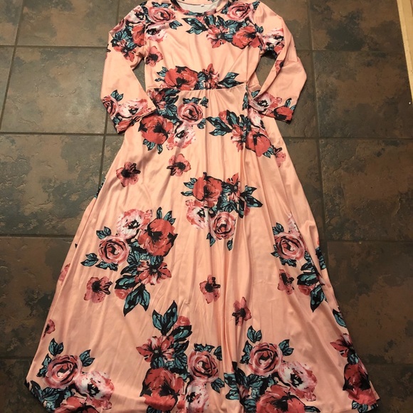 Dresses & Skirts - GORGEOUS floral maxi dress size large pockets